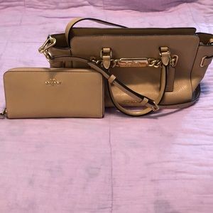 Coach Light Tan Purse w Matching Wallet
